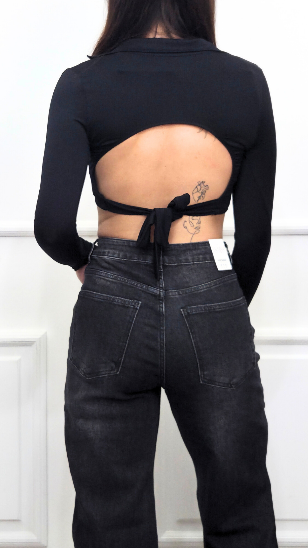 Top con scollo basso