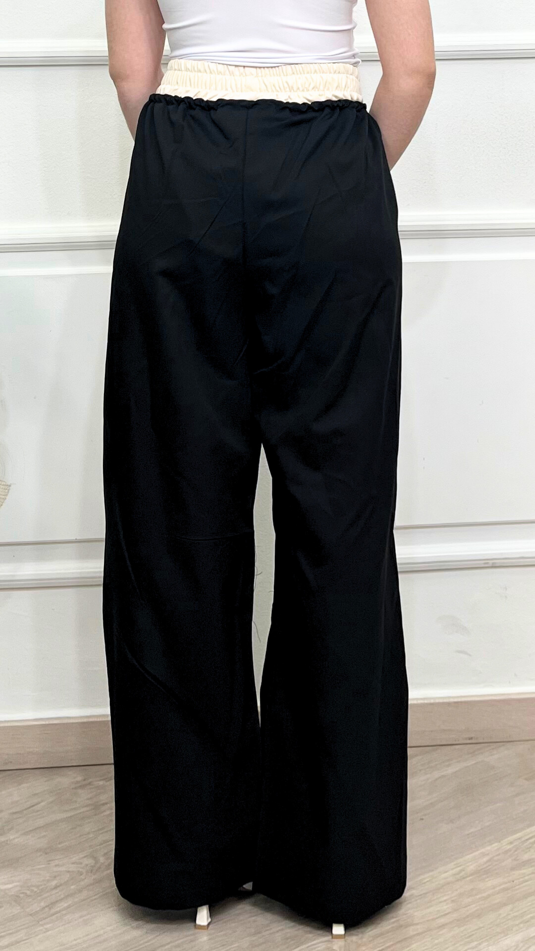 Pantalone effetto elastico