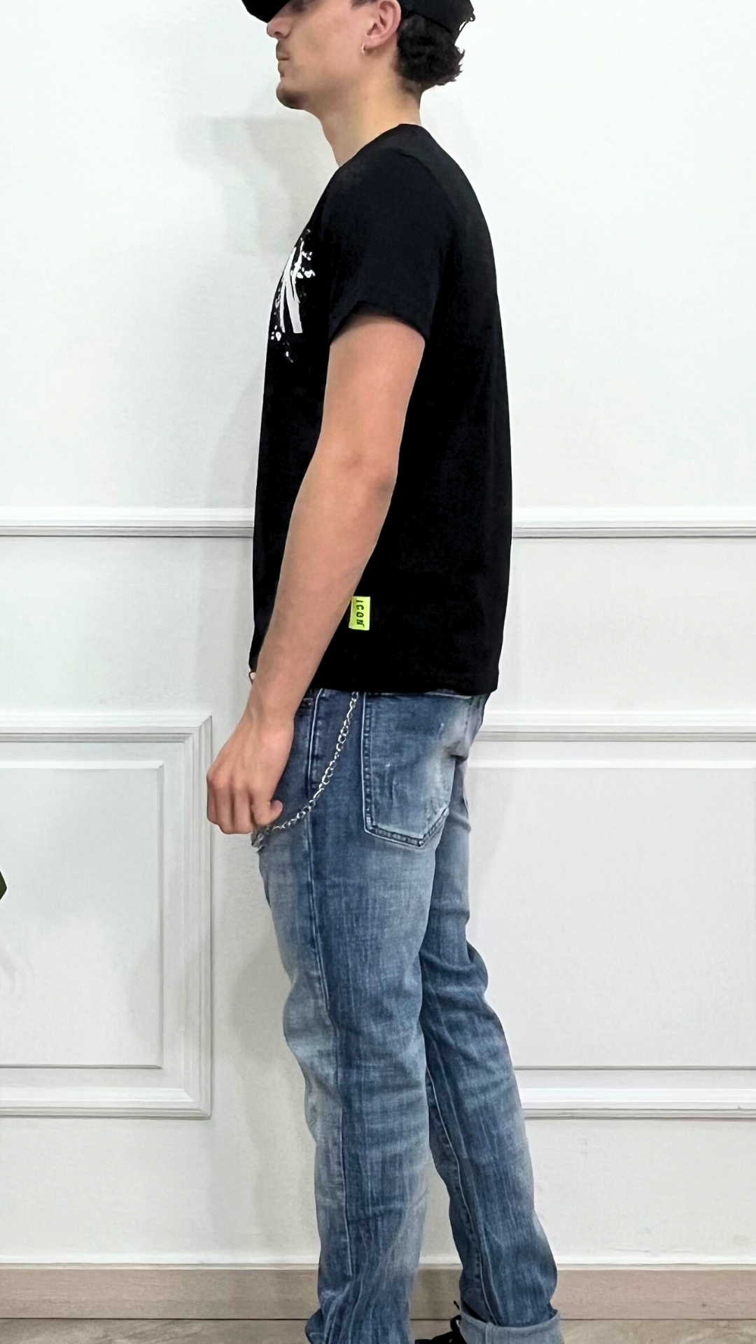 T-shirt schizzata - ICON