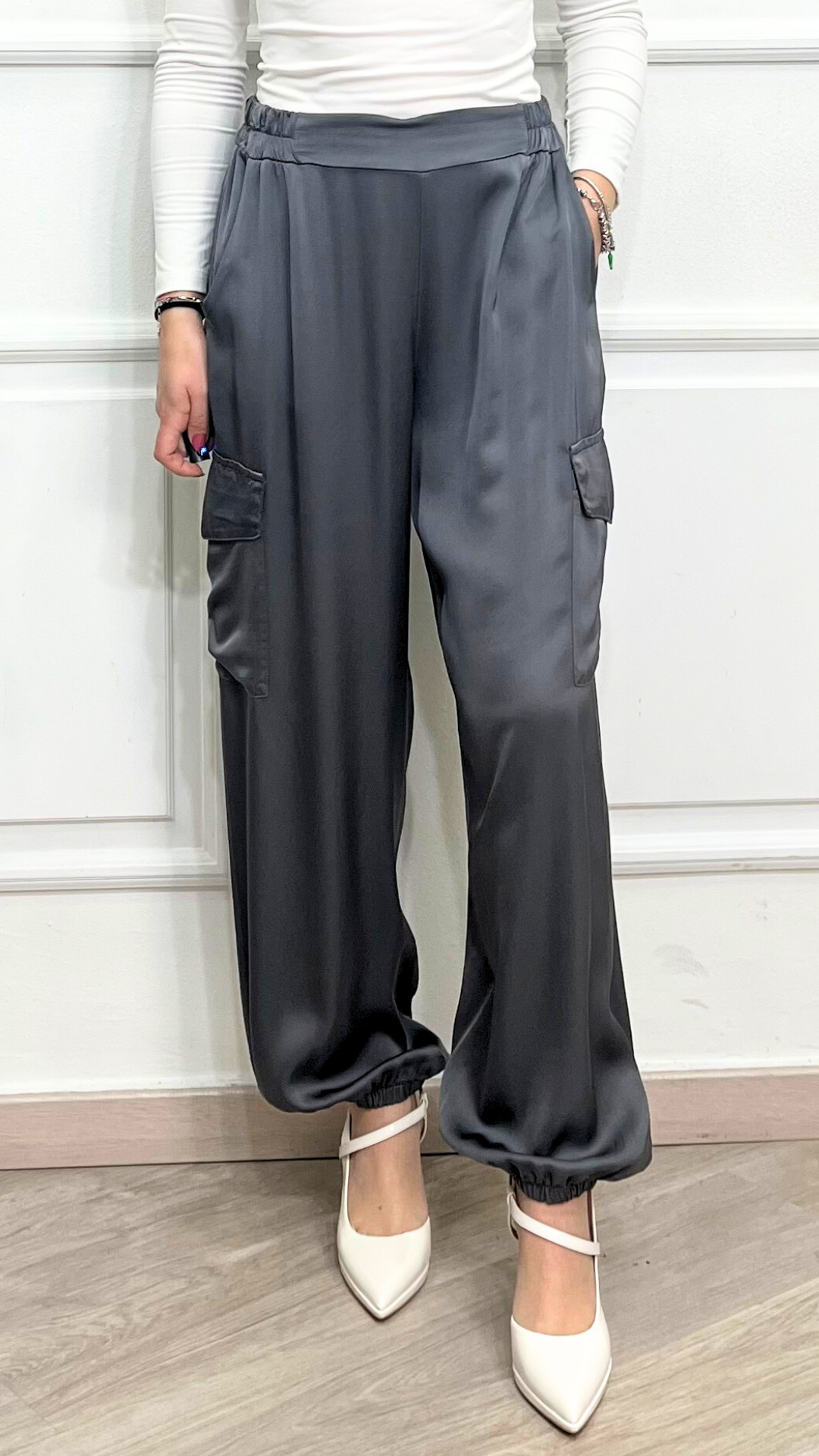 Pantalone in raso con tasconi - ANYPLACE