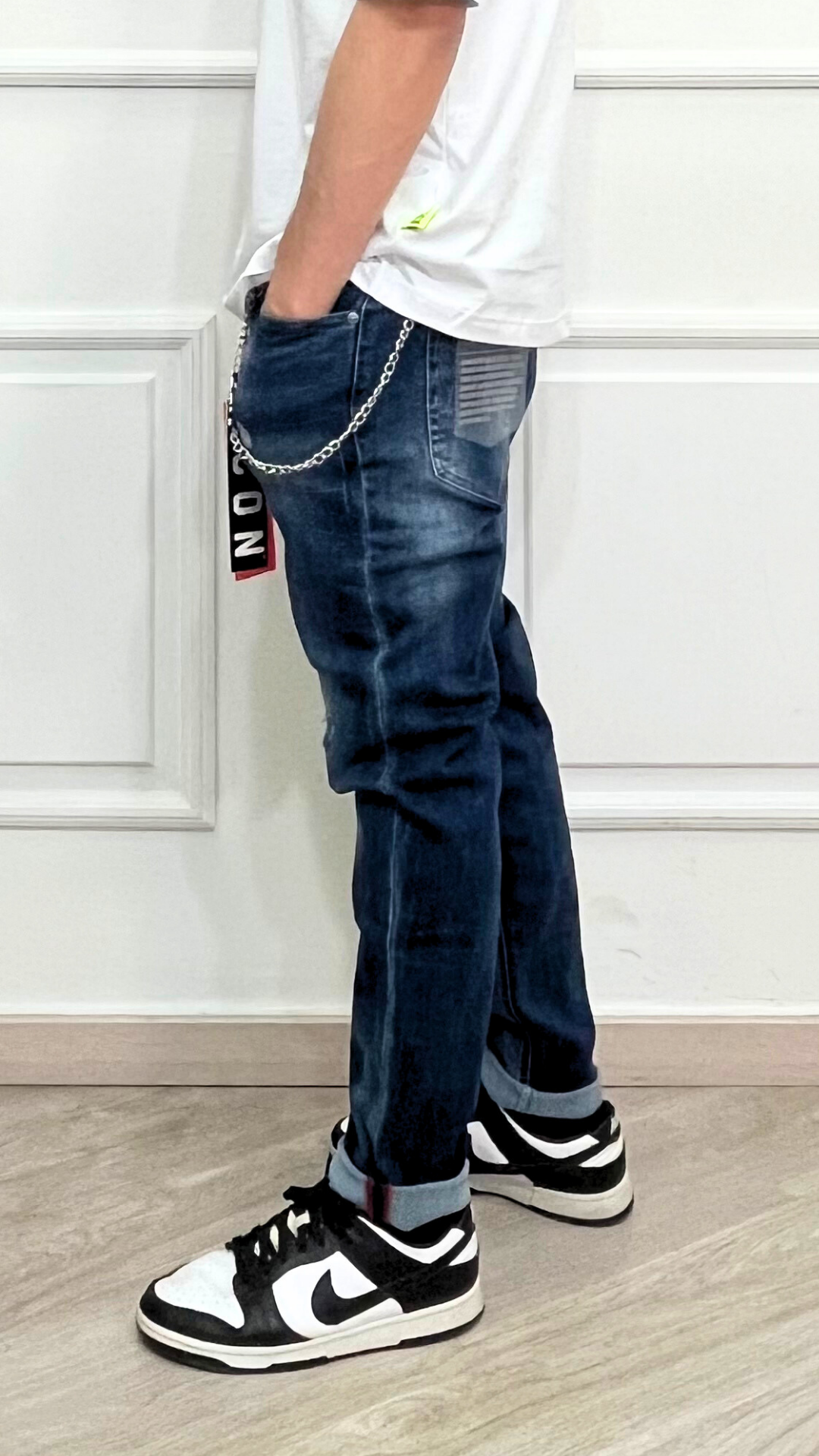 Jeans con applicazioni metalliche - ICON