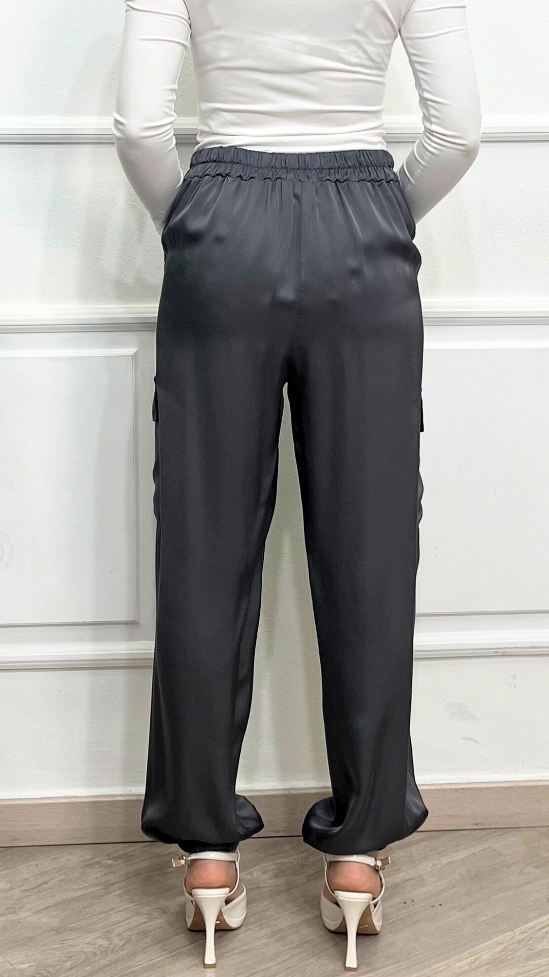 Pantalone in raso con tasconi - ANYPLACE