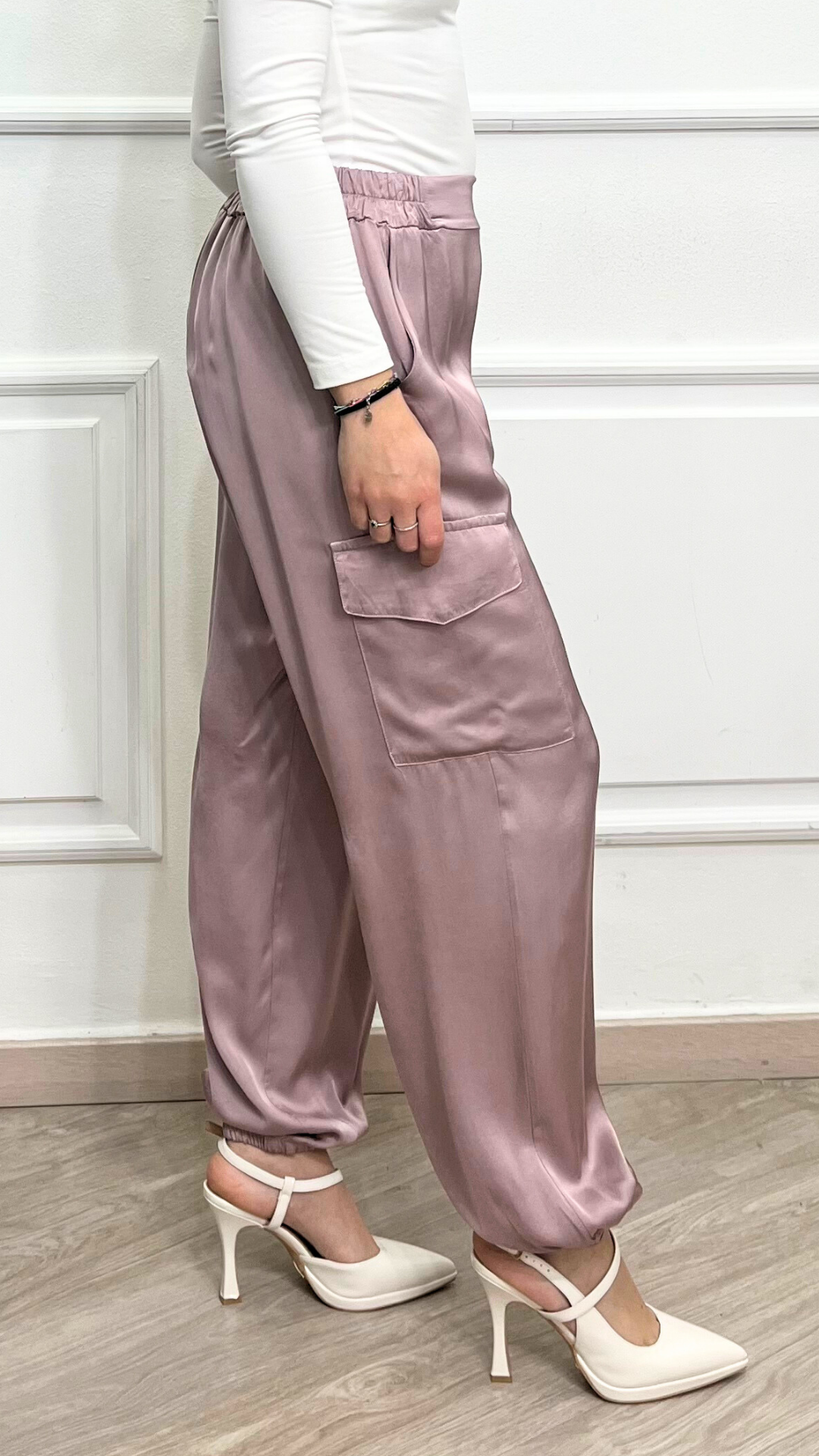 Pantalone in raso con tasconi - ANYPLACE