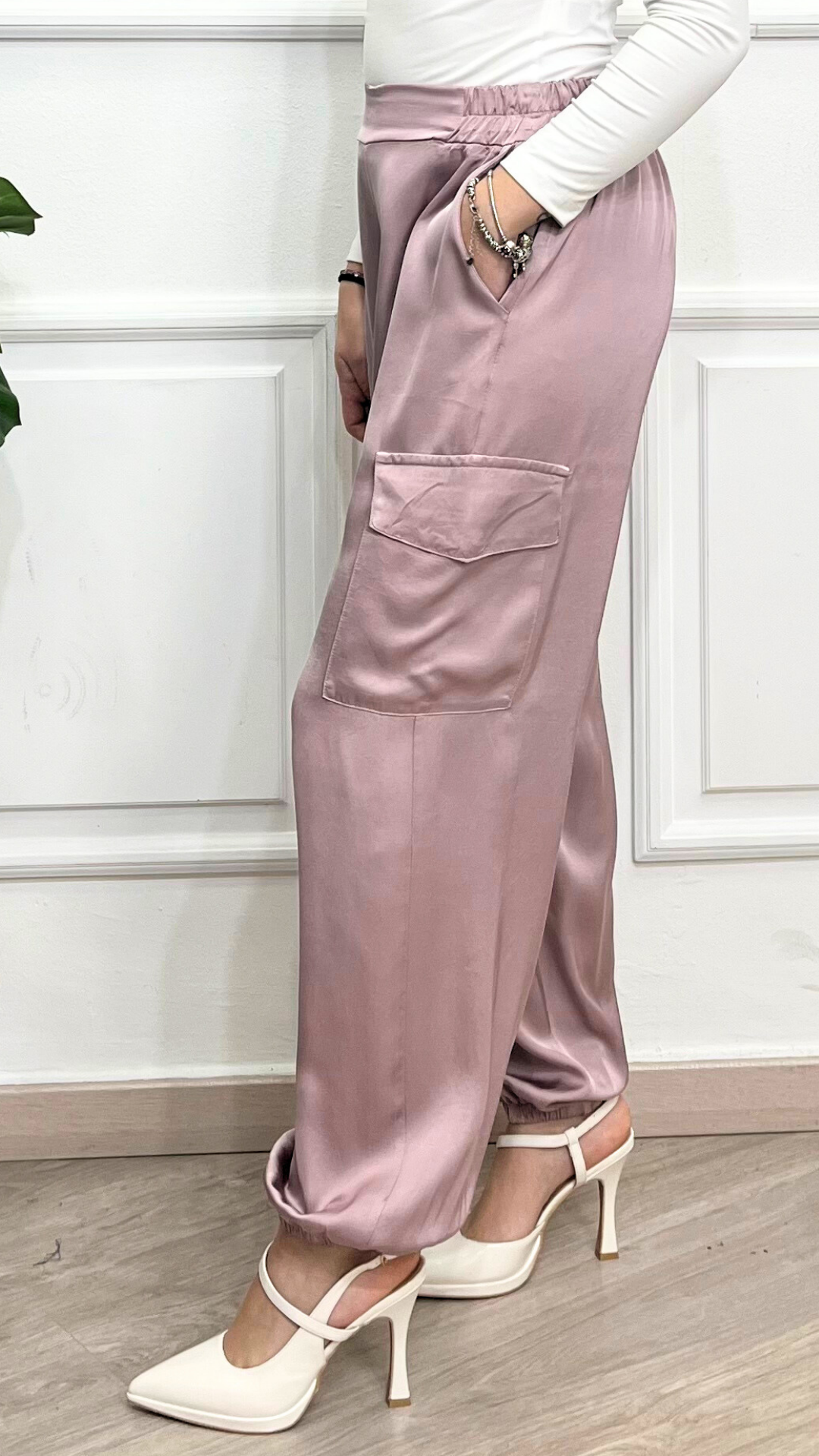Pantalone in raso con tasconi - ANYPLACE