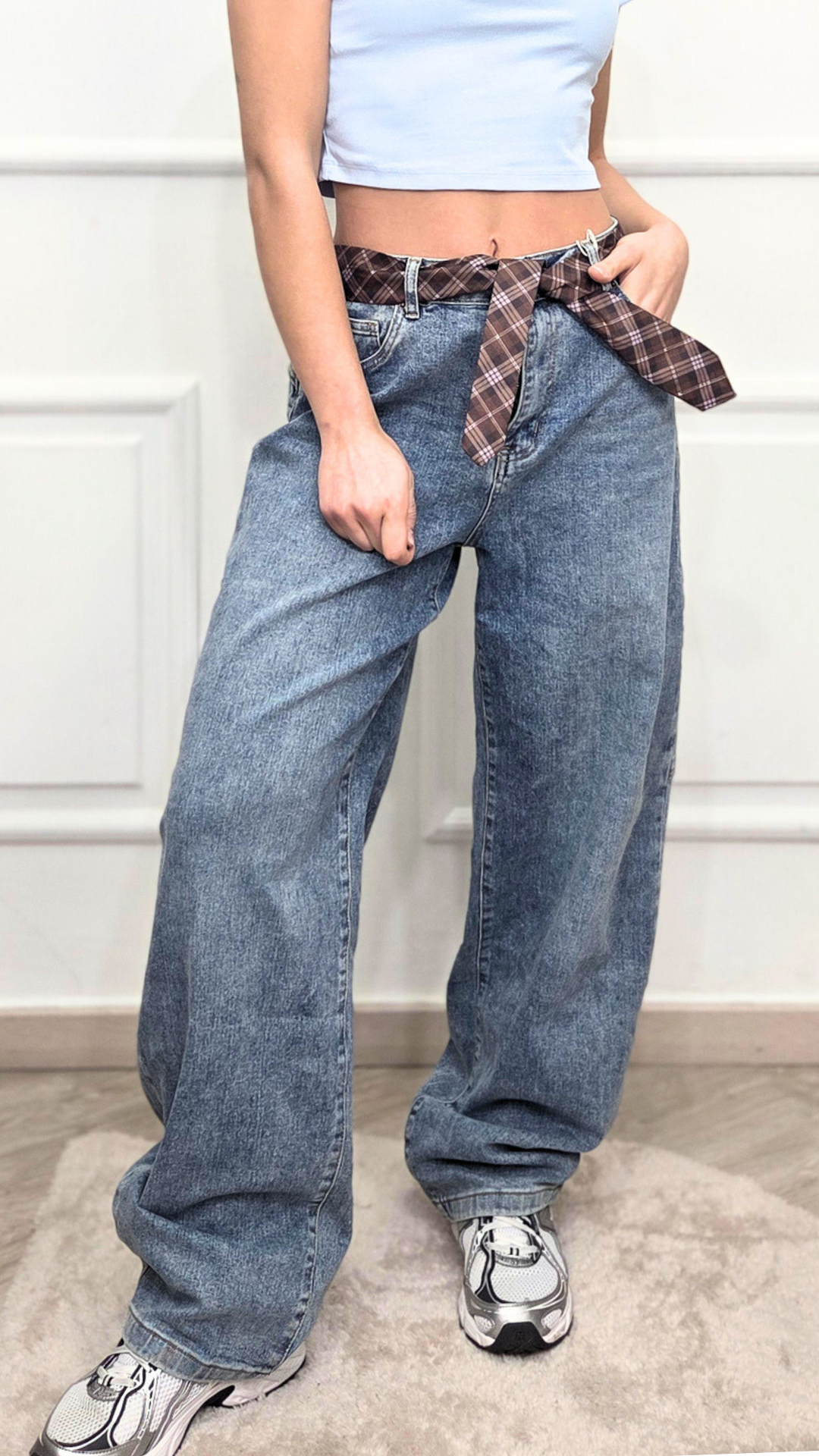 Jeans con cravatta