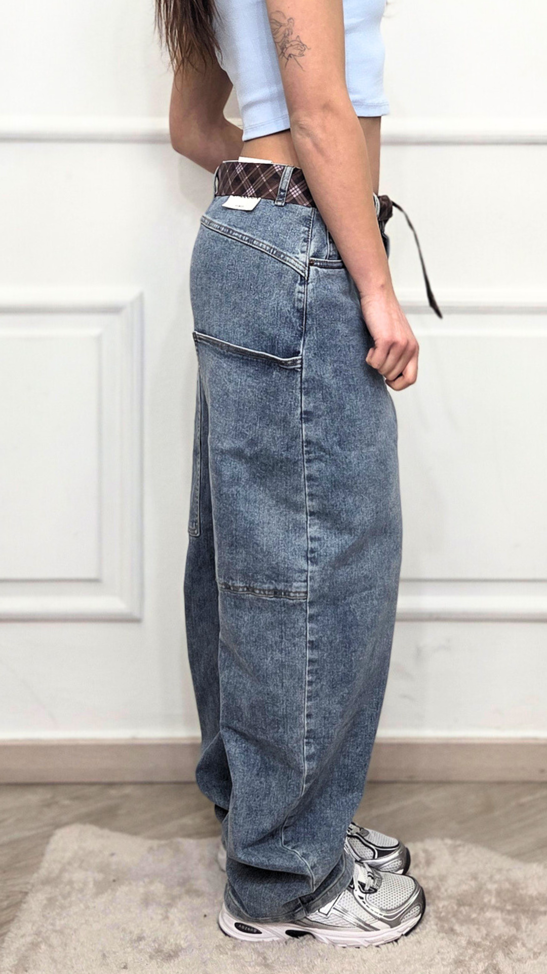 Jeans con cravatta