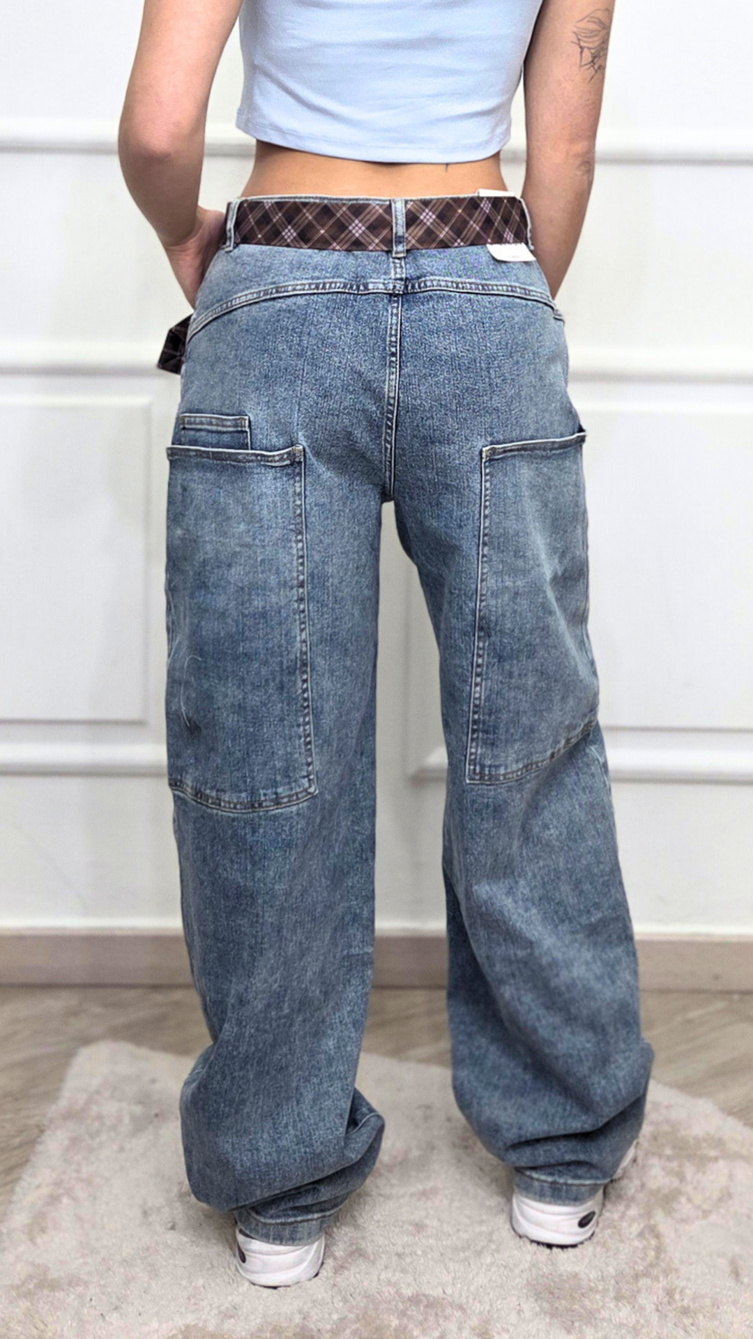 Jeans con cravatta