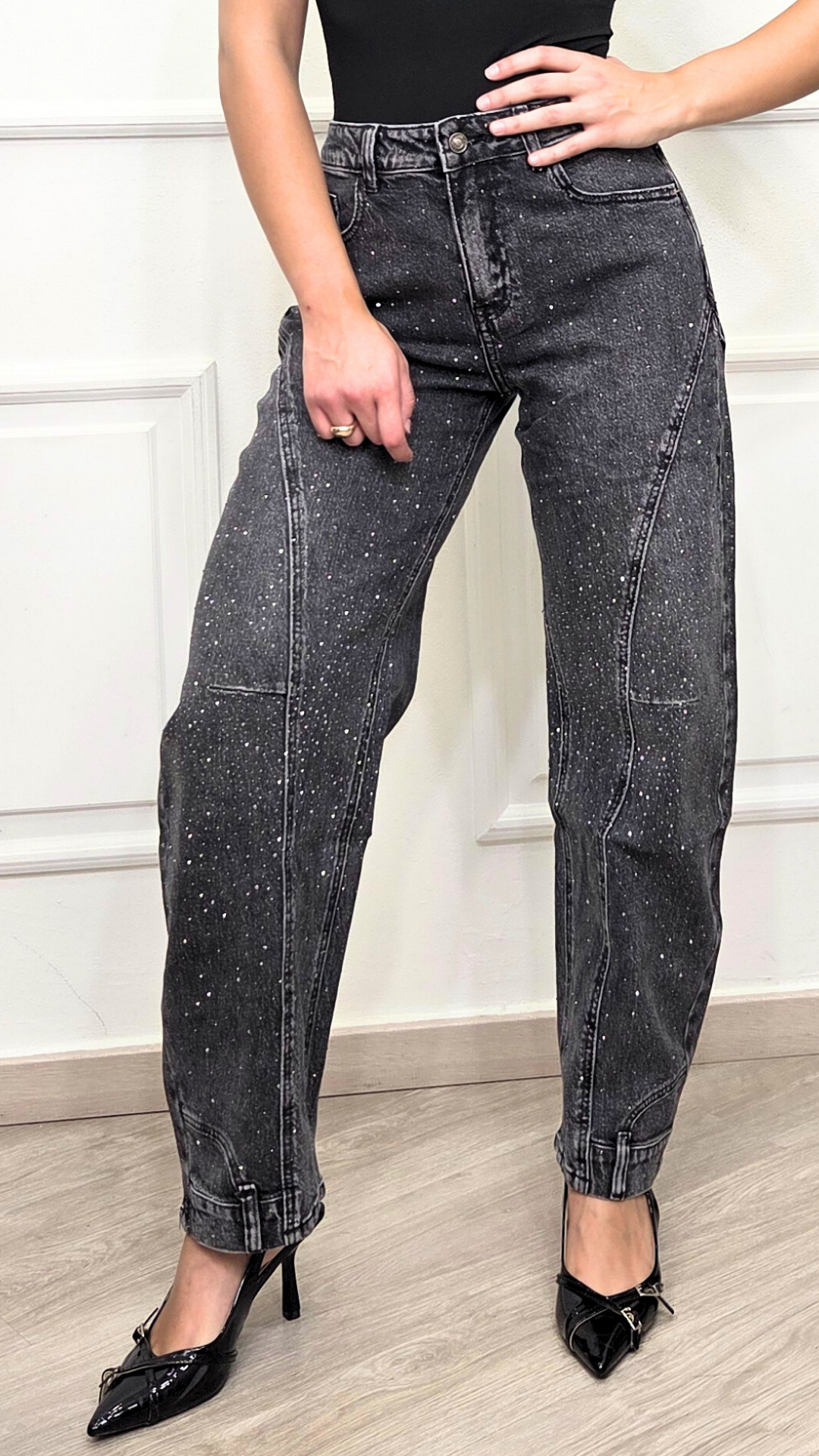 JEANS CON BRILLANTINI BANANA FIT - DENIM BRAND