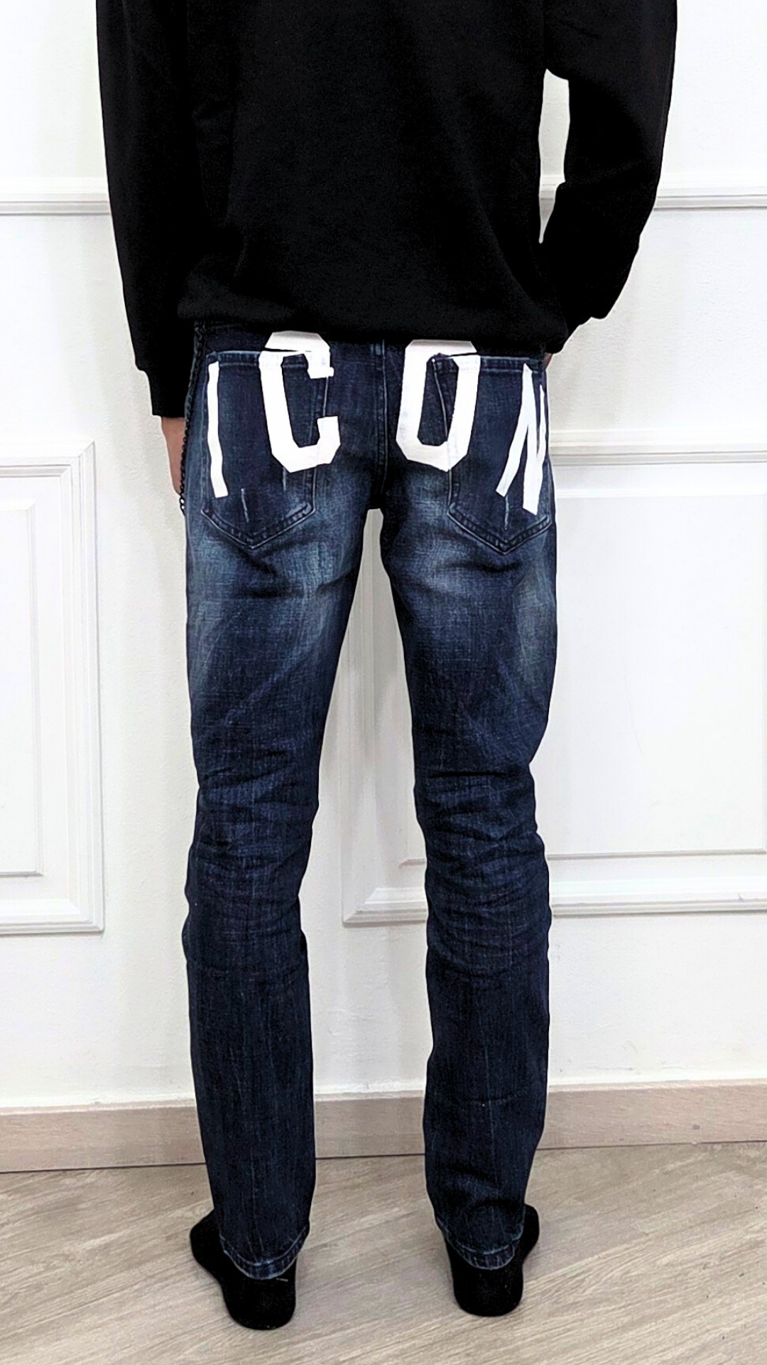 Jeans con logo grande bianco dietro - ICON