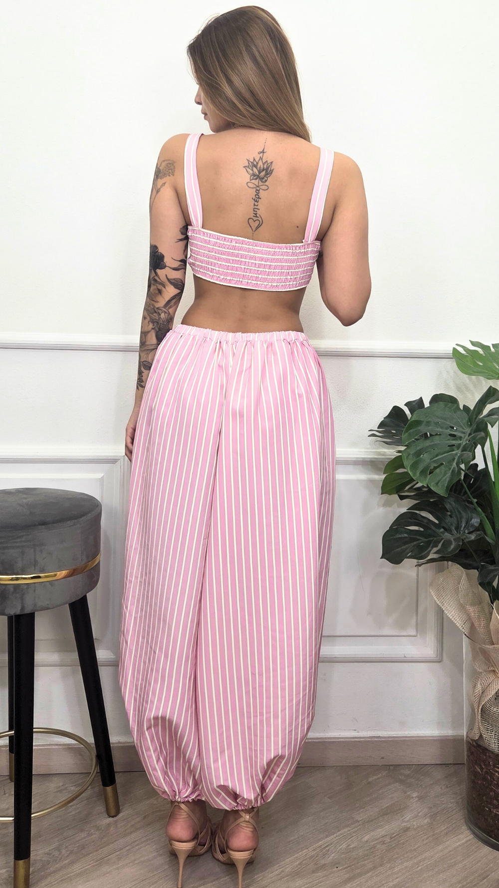 COMPLETO CROP TOP E LOOSE PANTS A RIGHE