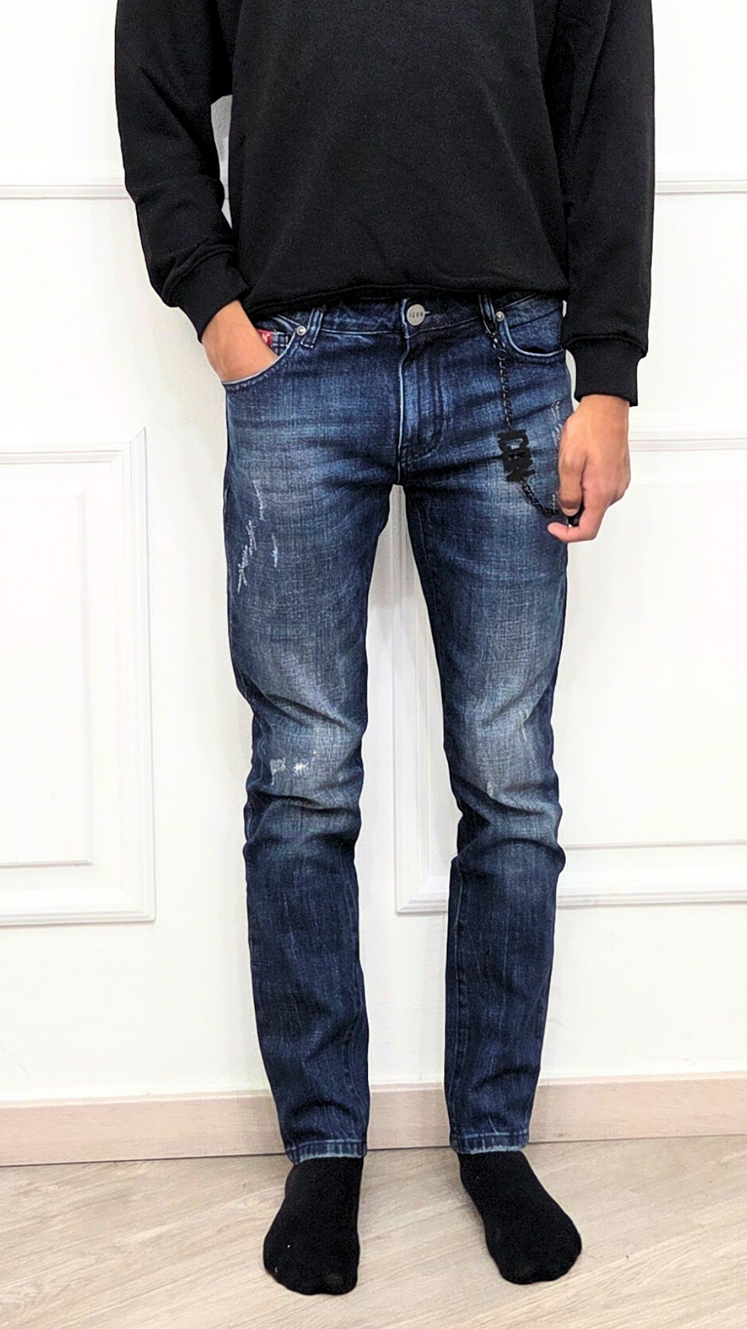 Jeans con logo grande bianco dietro - ICON