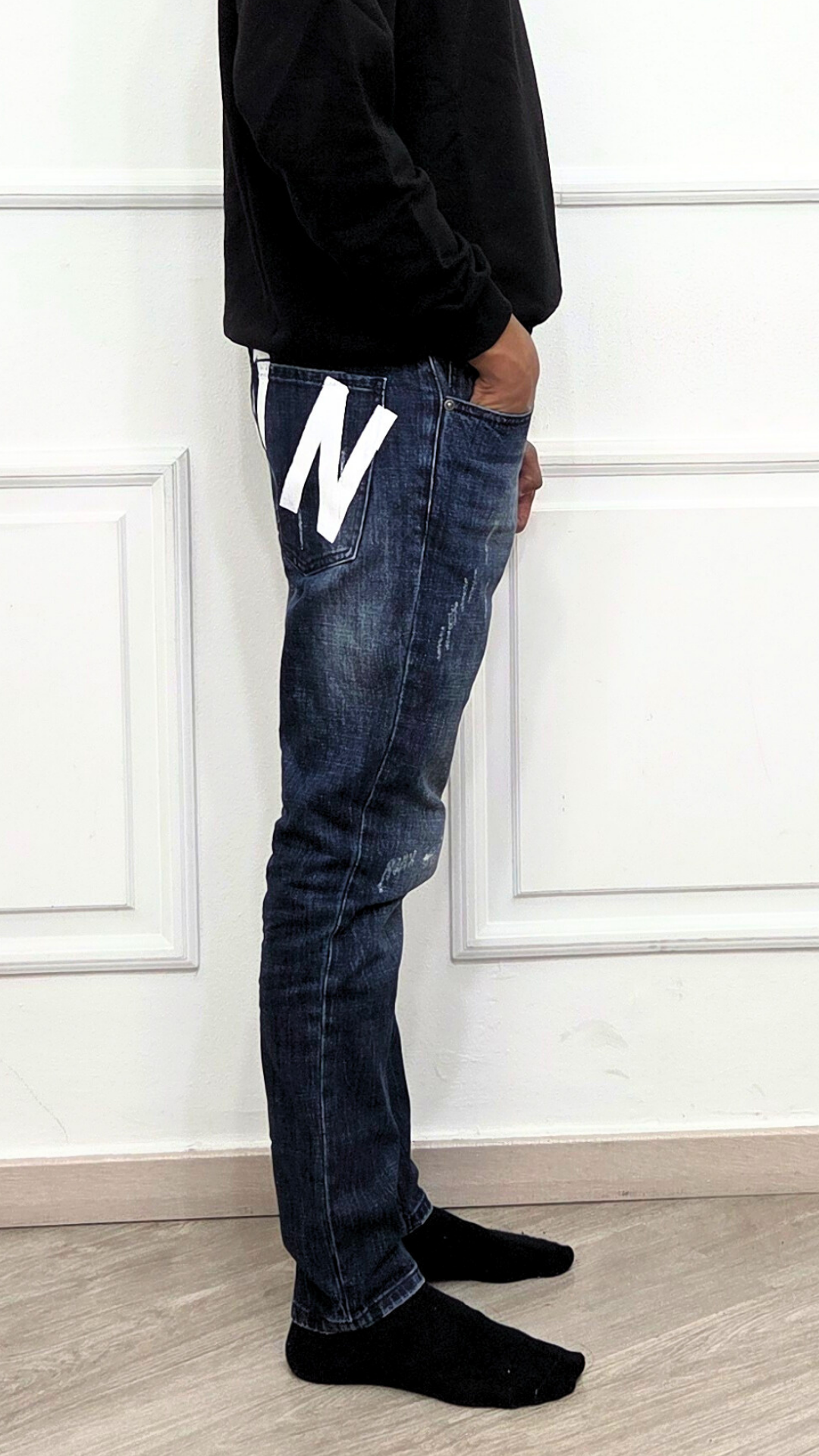 Jeans con logo grande bianco dietro - ICON