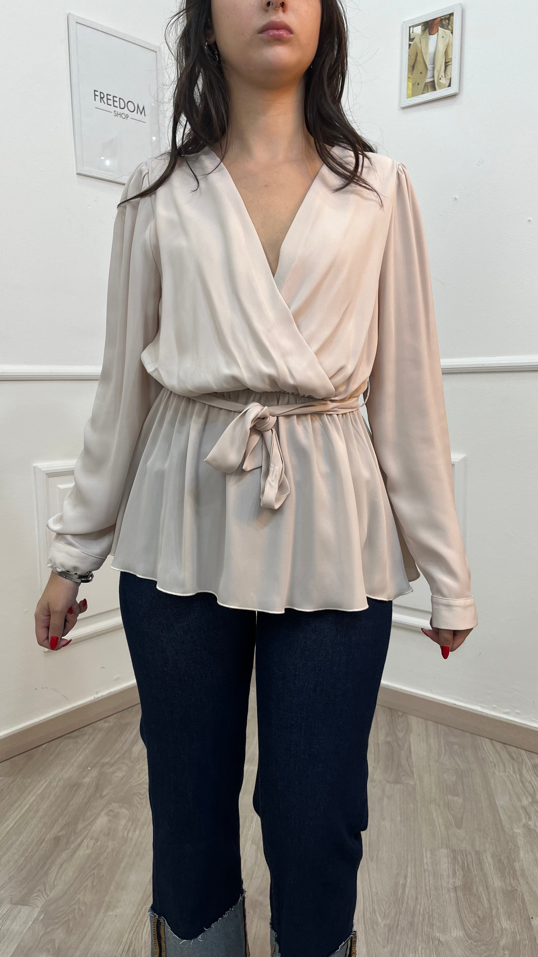 Blusa con fiocco - Scollo a V