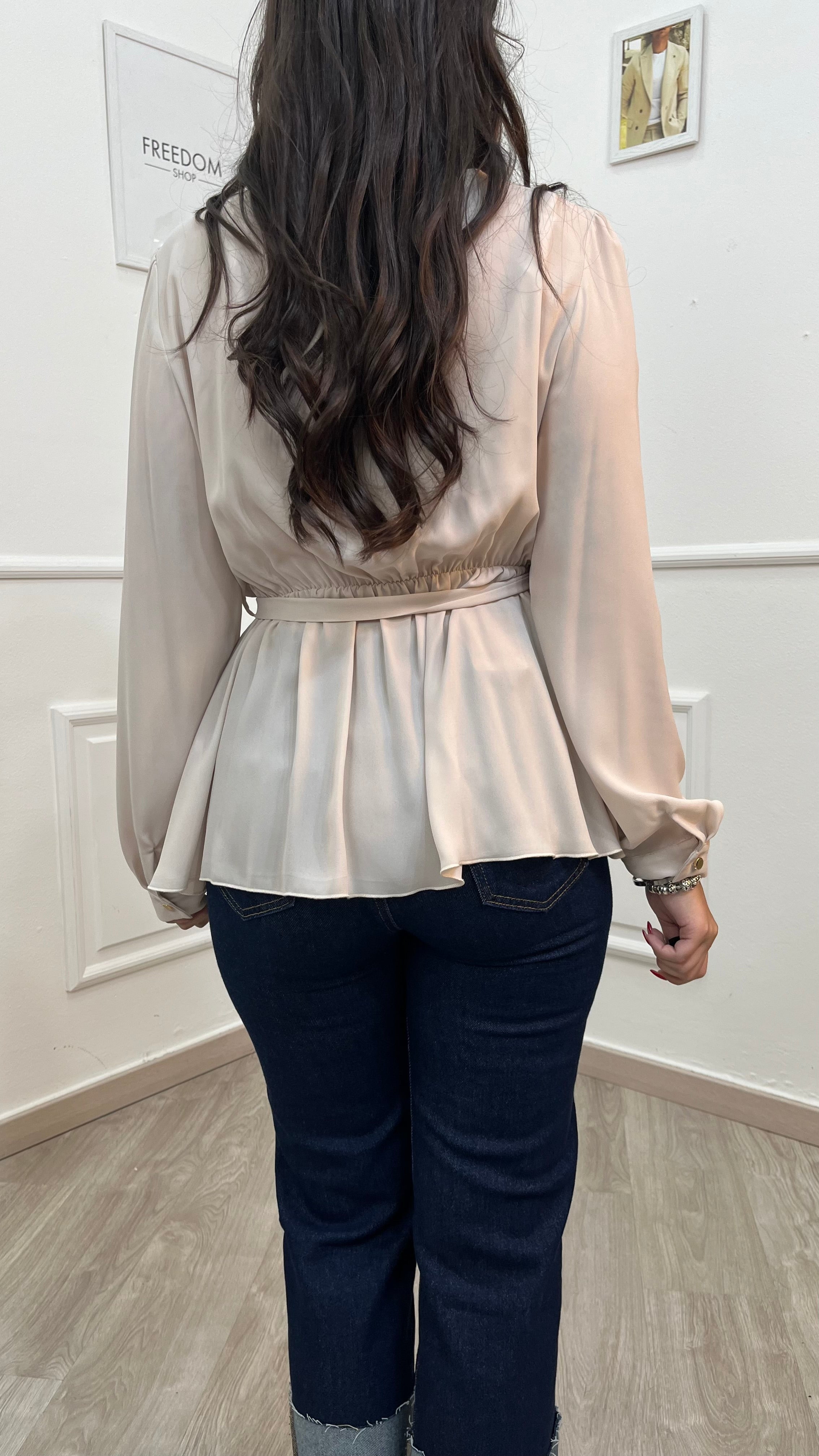 Blusa con fiocco - Scollo a V