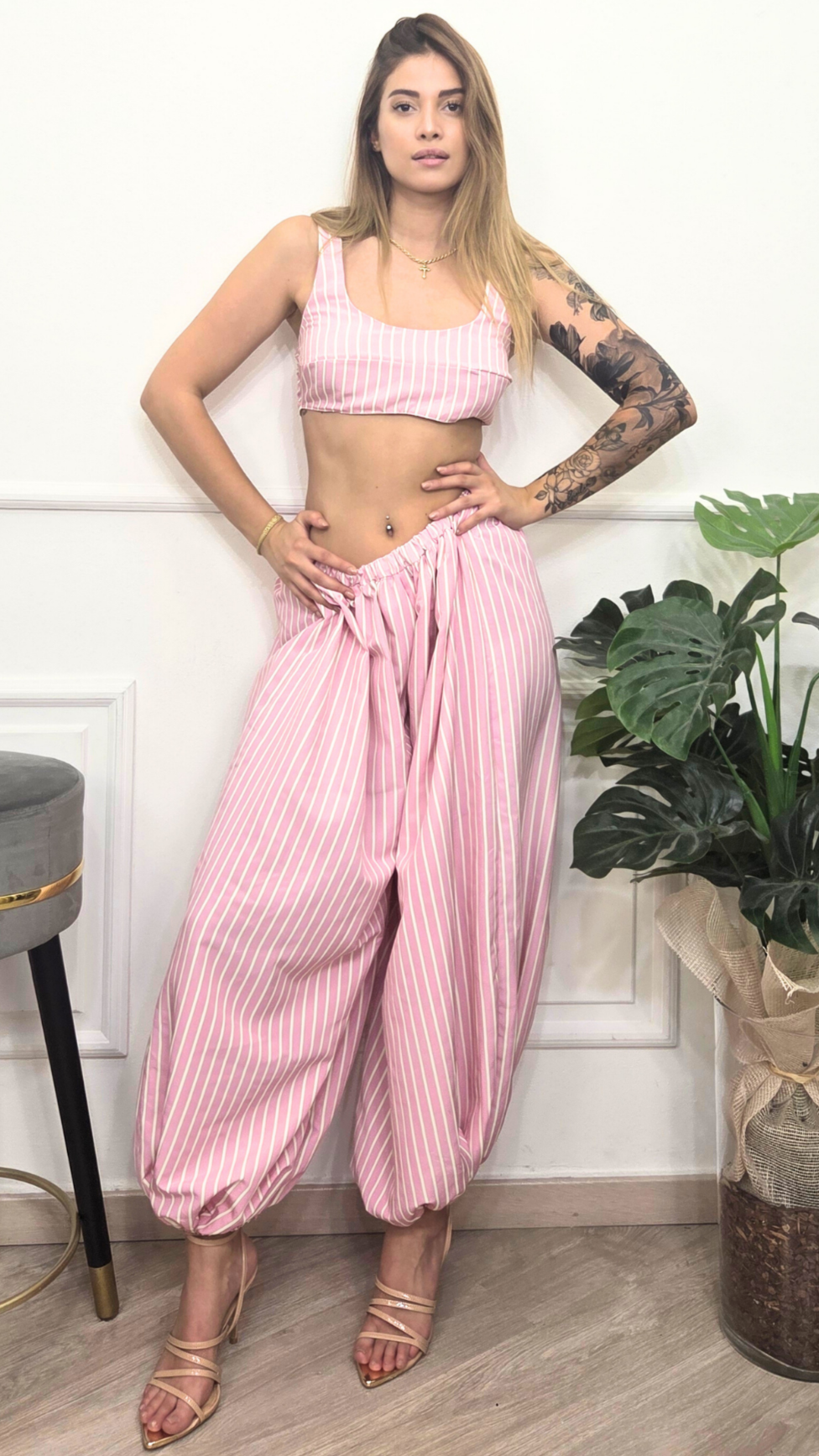 COMPLETO CROP TOP E LOOSE PANTS A RIGHE